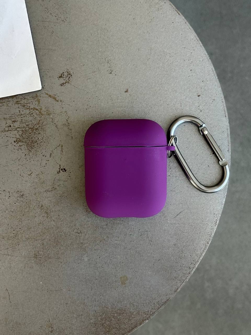Чохол на AirPods 1 / 2 із мікрофіброю та карабіном Grape (06)