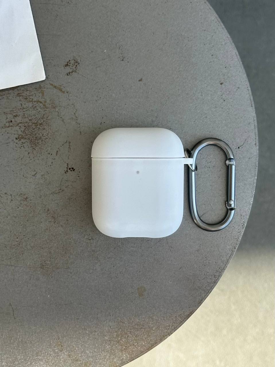 Чохол на AirPods 1 / 2 із мікрофіброю та карабіном White (15)