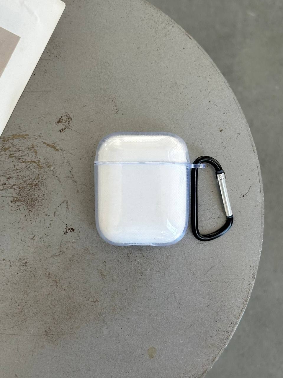 Чехол на AirPods 1 / 2 прозрачный с карабином.