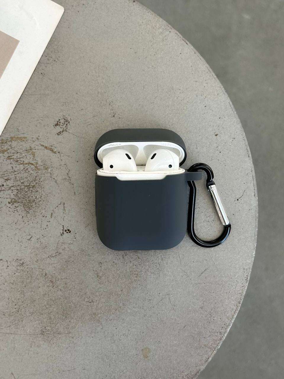 Чохол на AirPods 1 / 2 силіконовий із карабіном Graphite (09)