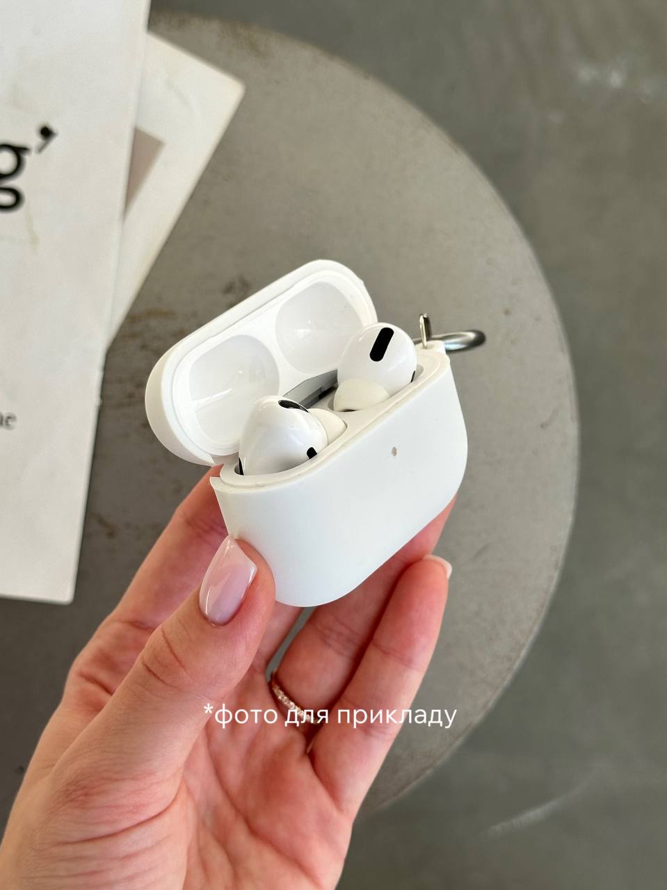 Чохол на AirPods Pro 3 із мікрофіброю та карабіном Grape (06)
