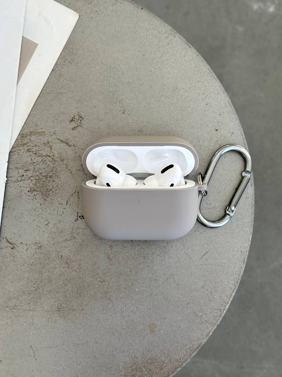 Чохол на AirPods Pro 2 із мікрофіброю та карабіном Pebble (23)