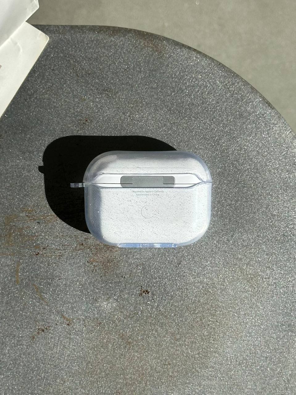 Чехол на AirPods Pro 2 прозрачный с блестками.