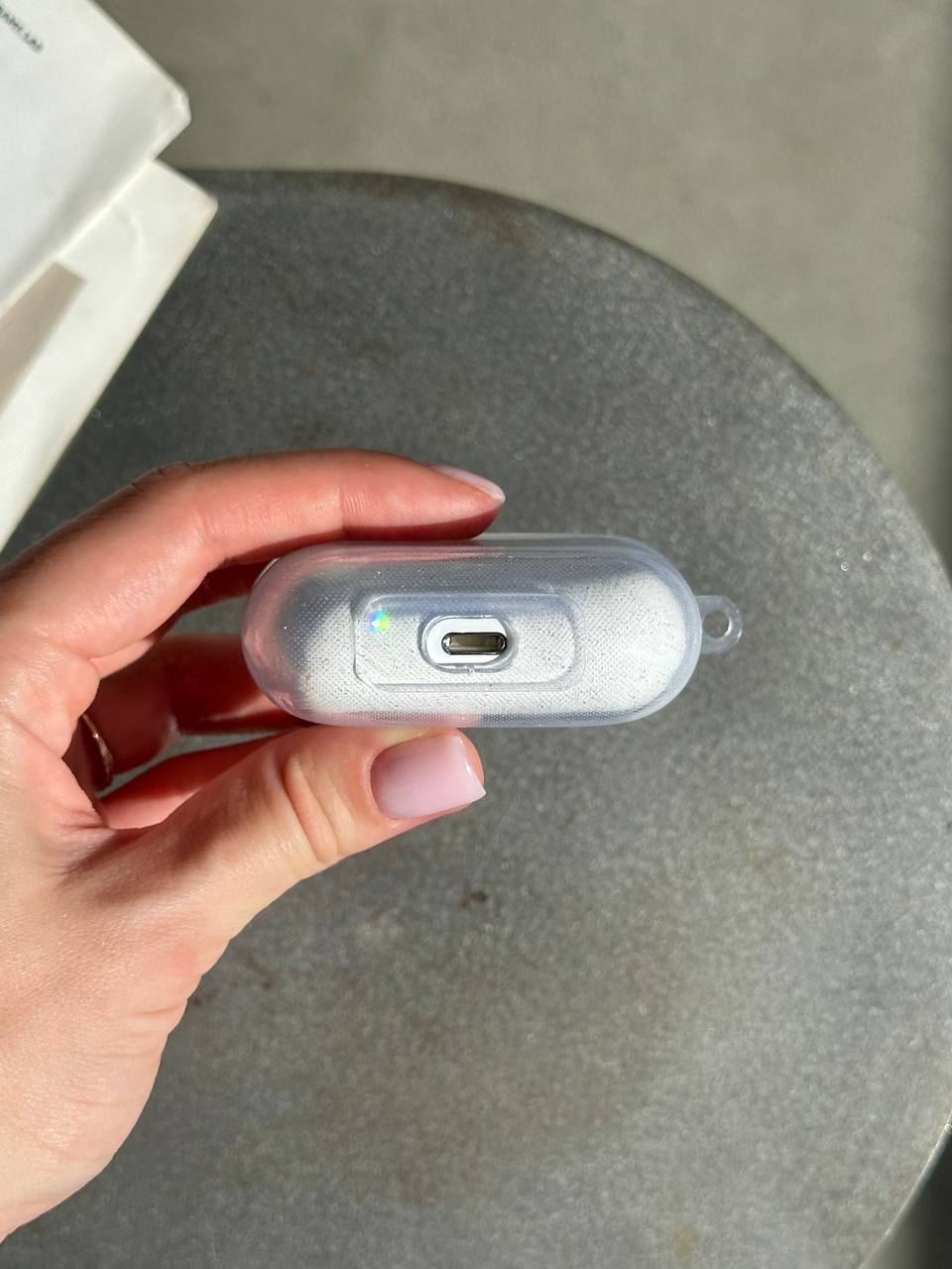 Чехол на AirPods Pro 2 прозрачный с блестками.