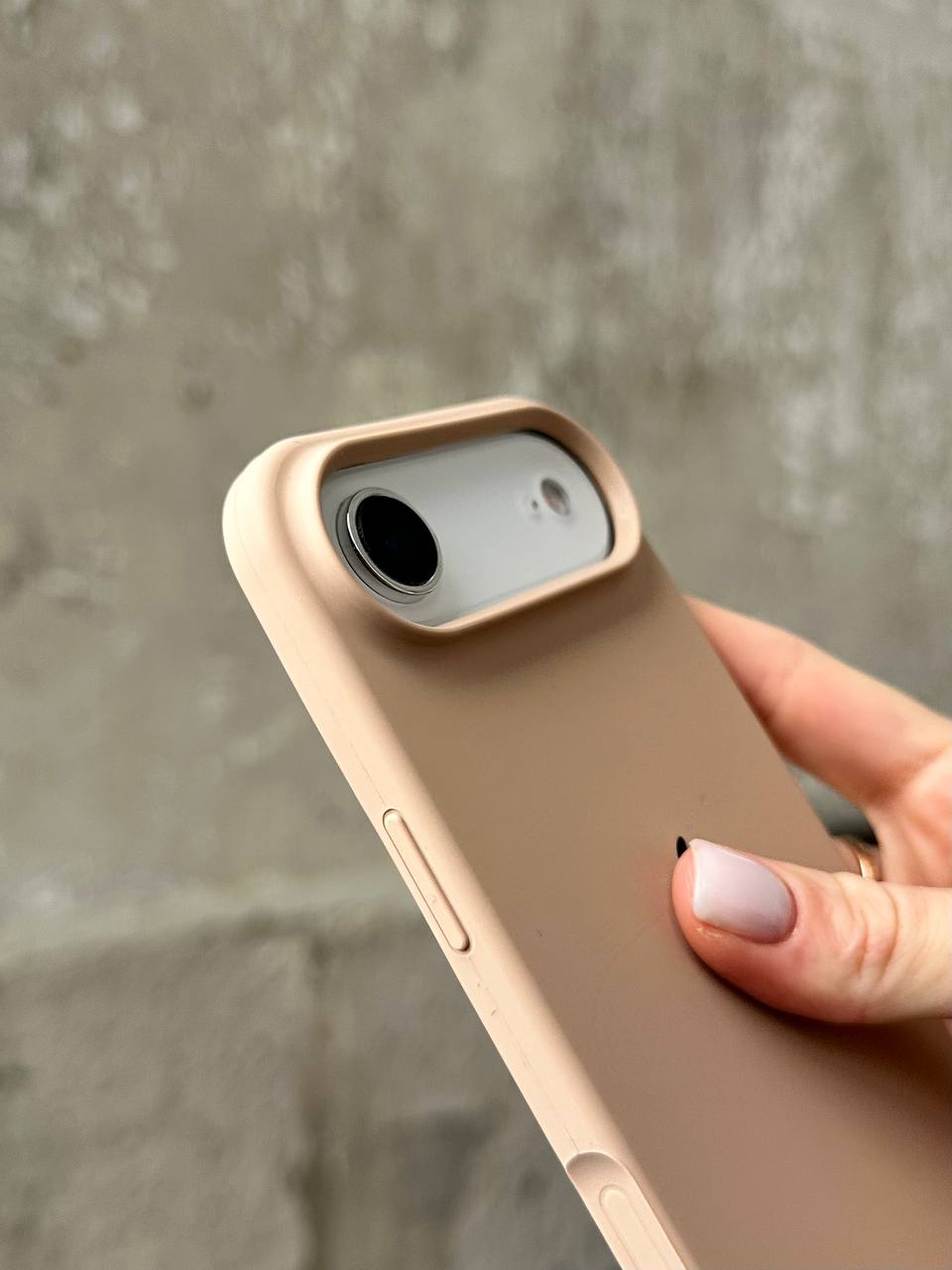 Чехол Silicone case с открытой камерой на iPhone 17 Air Desert (44)