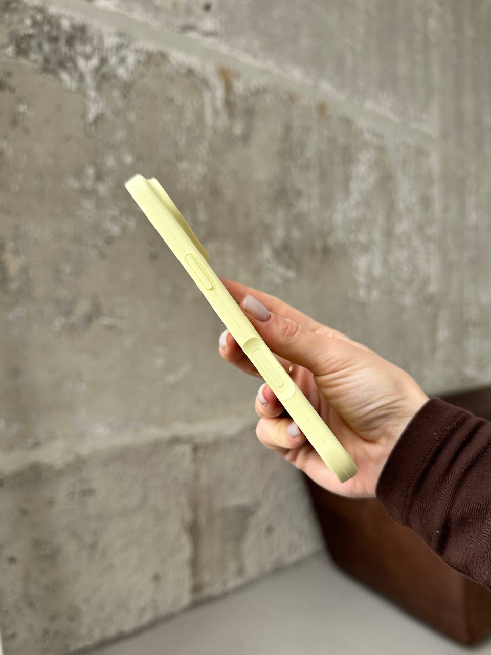 Чехол Silicone case с открытой камерой на iPhone 17 Air Cream Yellow (41)
