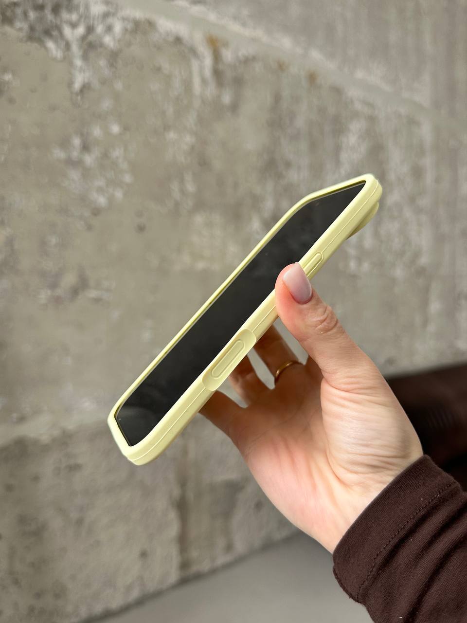 Чехол Silicone case с открытой камерой на iPhone 17 Air Cream Yellow (41)