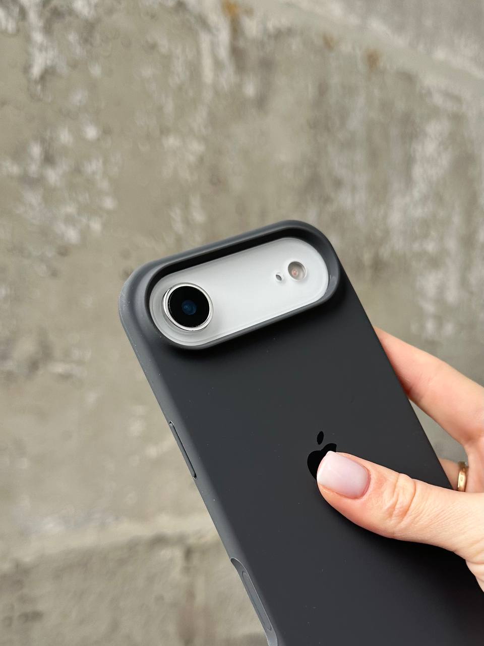 Чехол Silicone case с открытой камерой на iPhone 17 Air Graphite (24)
