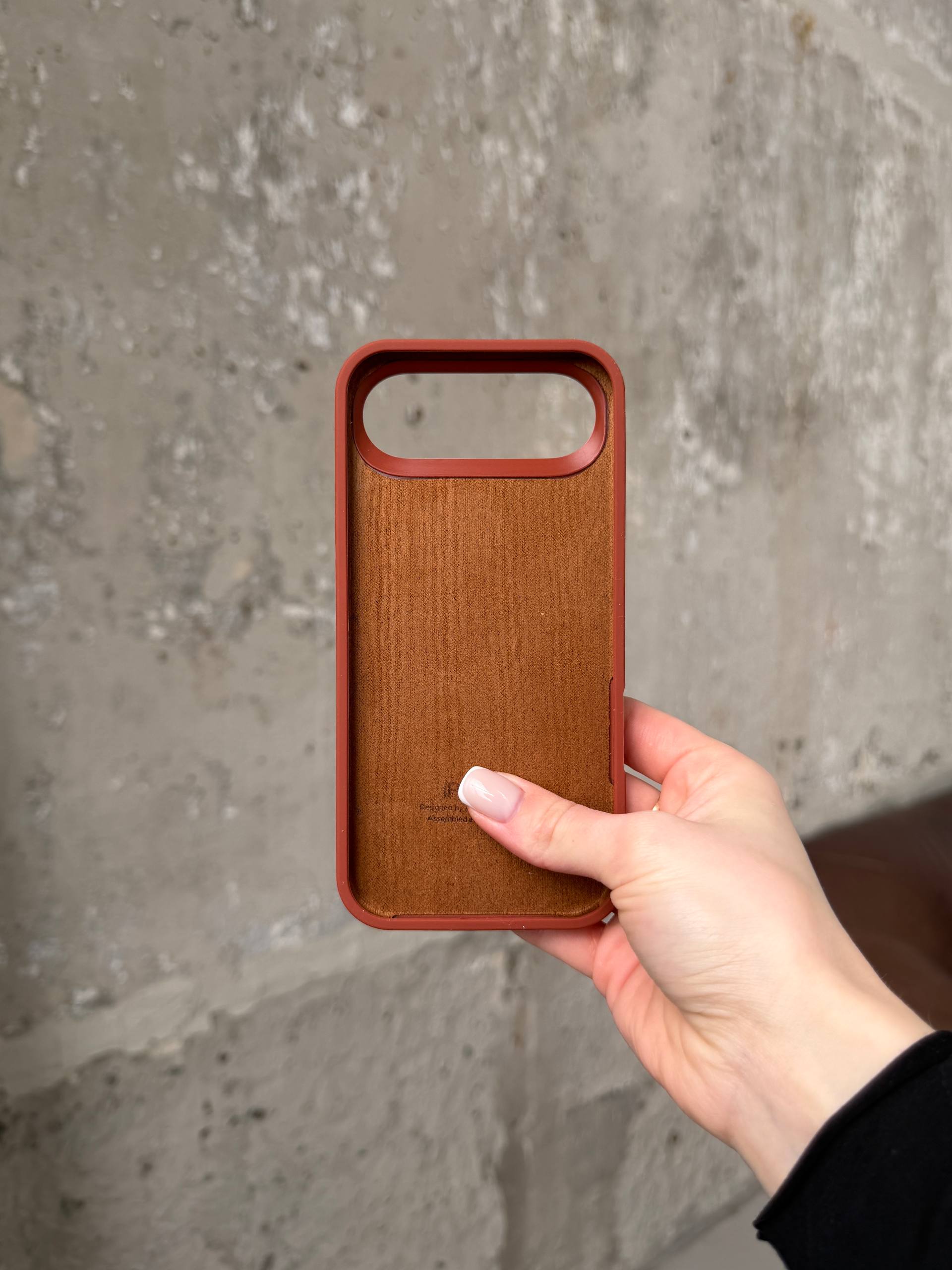 Чехол Silicone case с открытой камерой на iPhone 17 Air Brown (37)