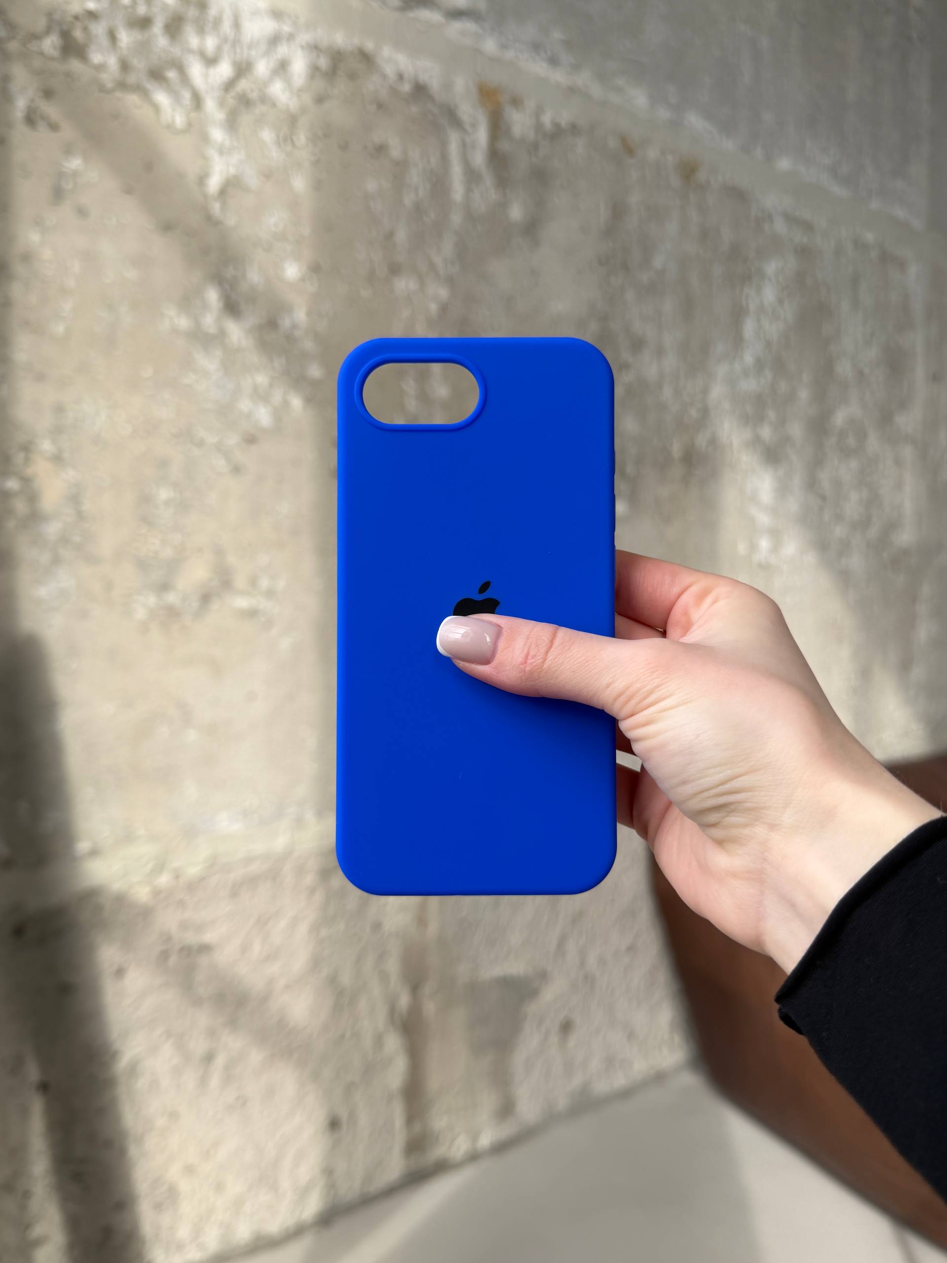 Чехол Silicone case с открытой камерой на iPhone 16e / 17e Electric Blue (29)