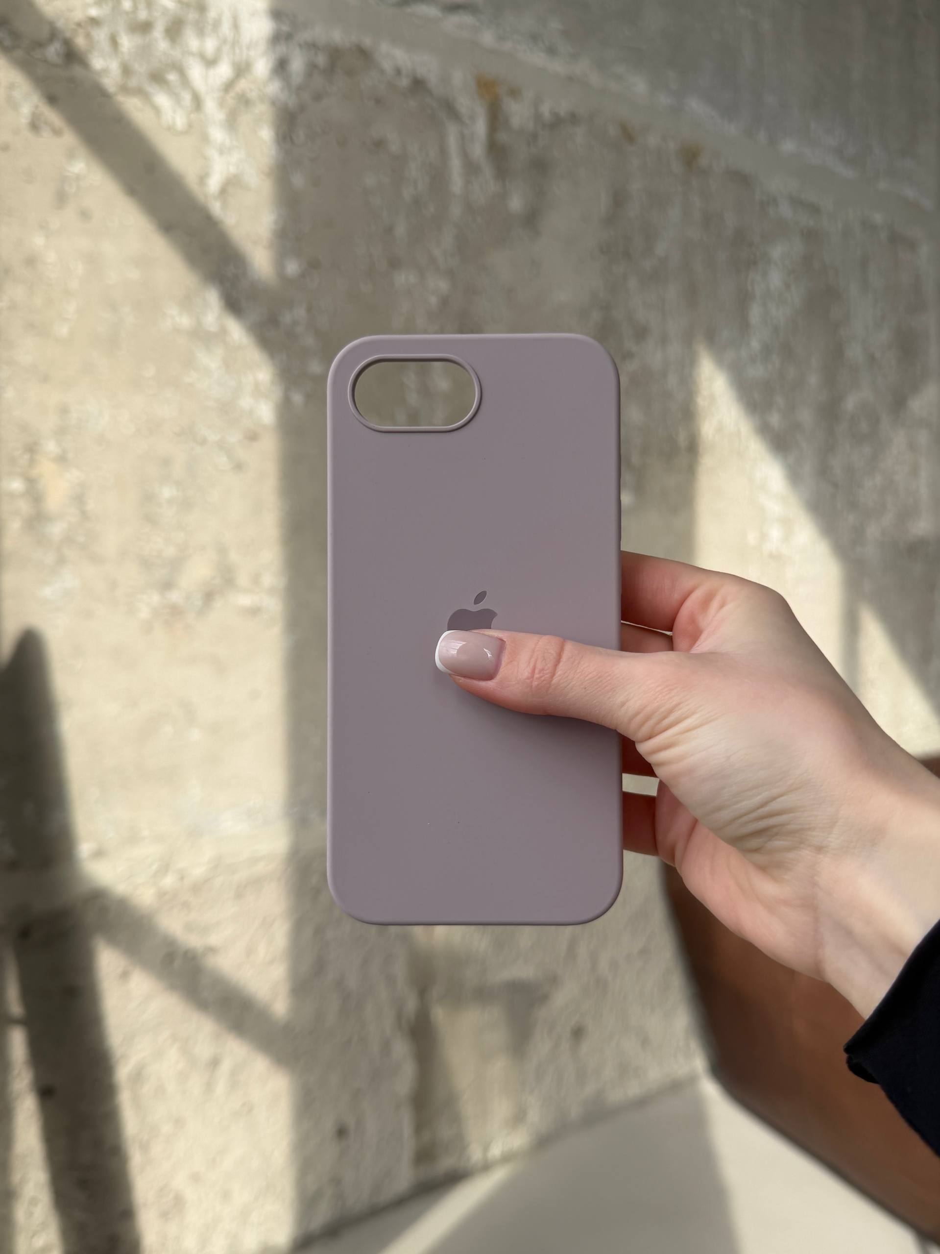 Чехол Silicone case с открытой камерой на iPhone 16e / 17e Lavander (08)