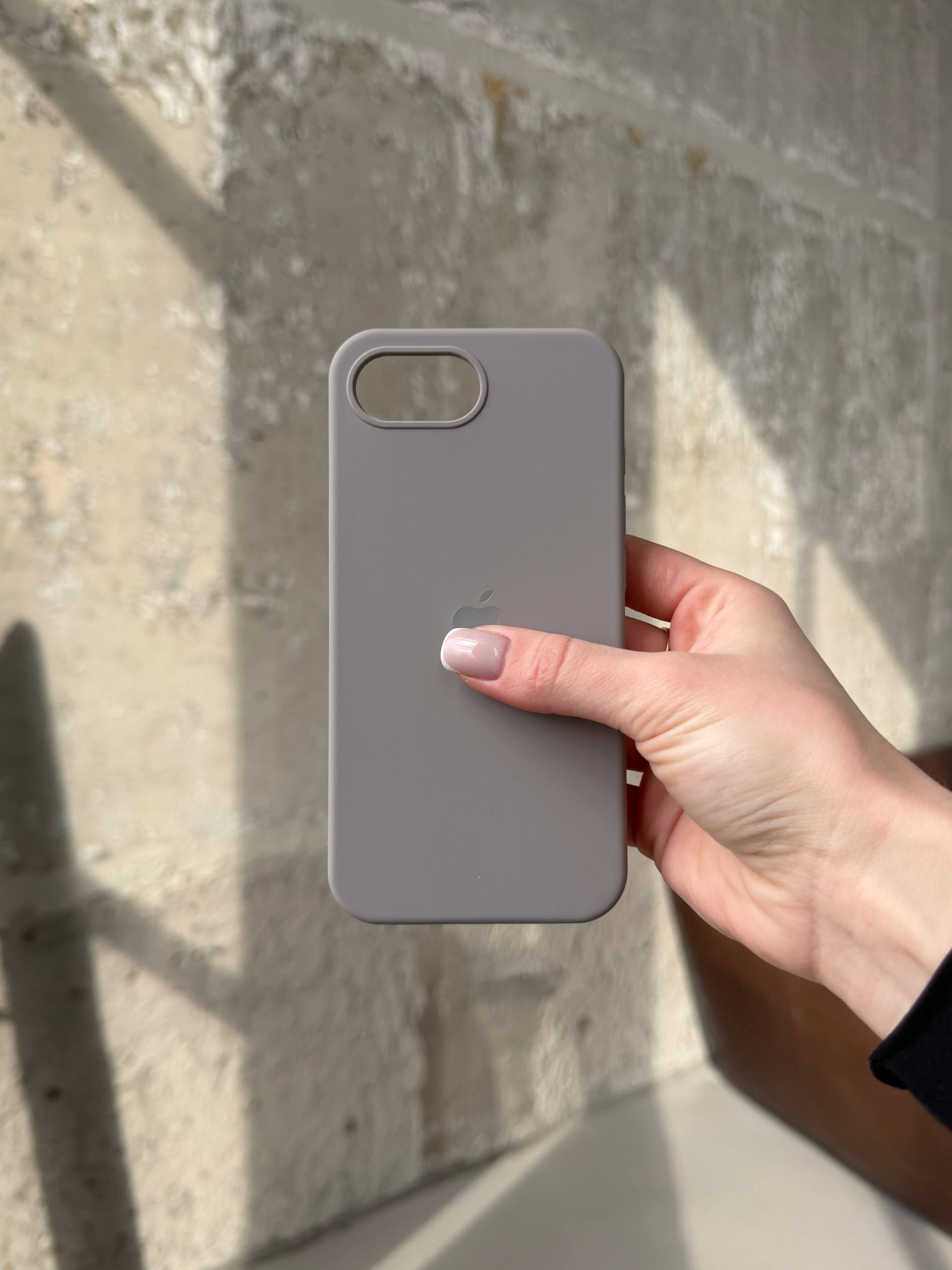 Чехол Silicone case с открытой камерой на iPhone 16e / 17e Pebble (14)