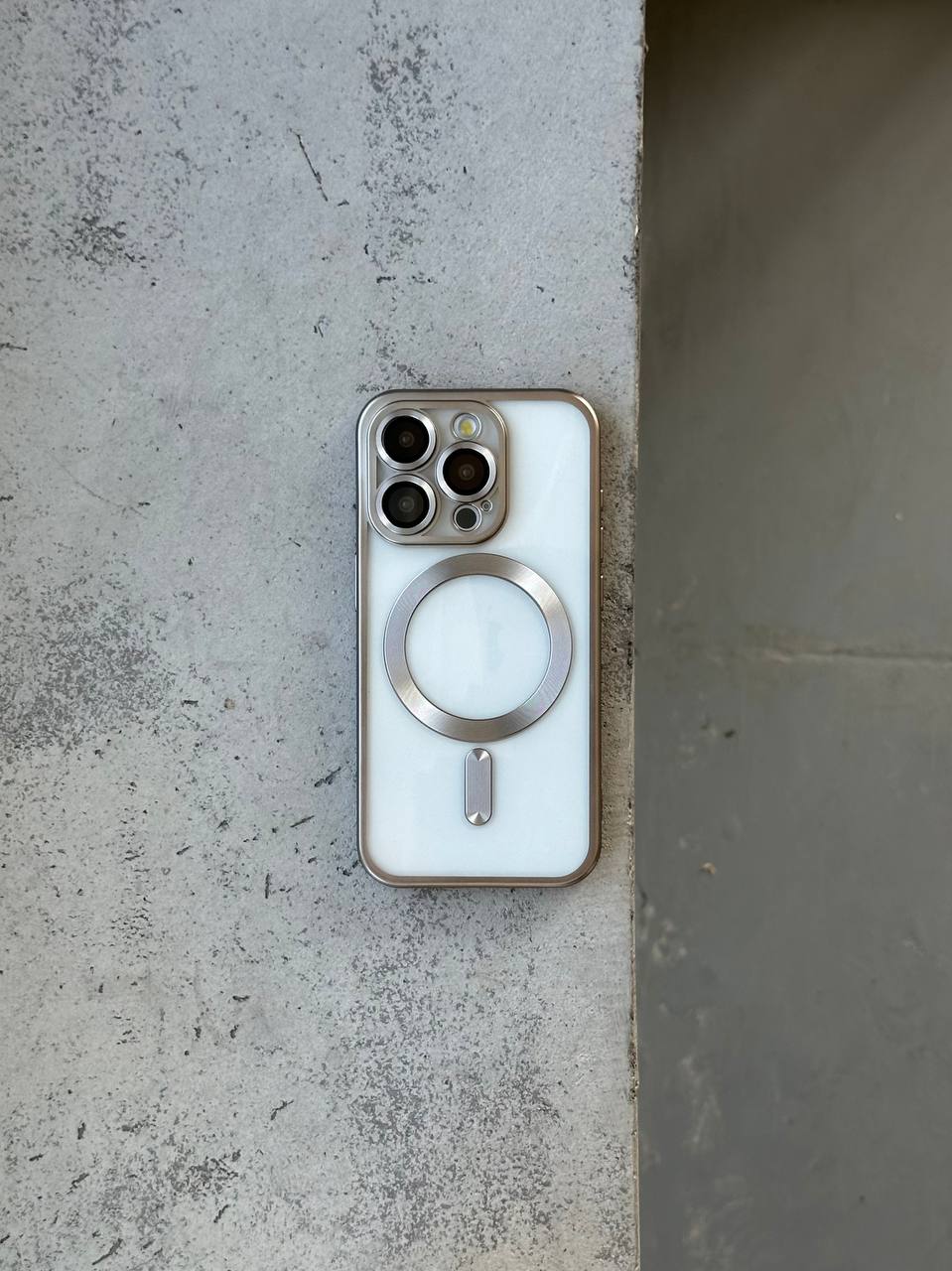 Чехол цветной Shining case с Magsafe на iPhone 12 Titan