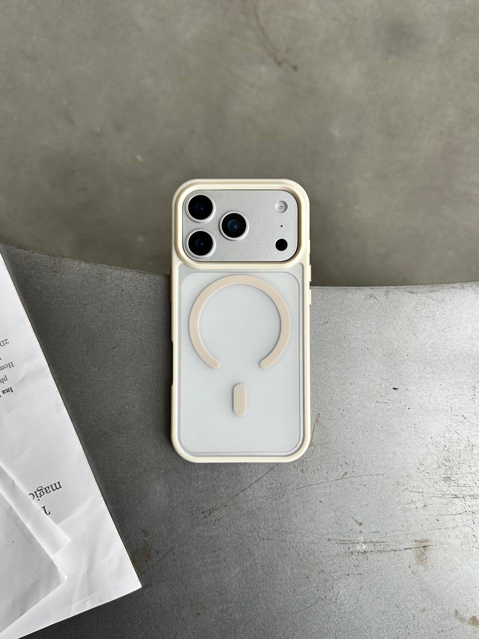 Чехол матовый из Magsafe на iPhone 17 Pro Beige