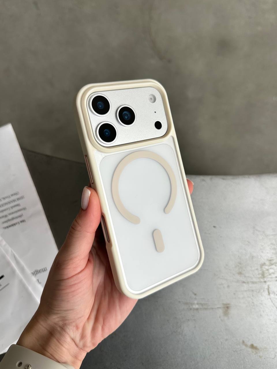 Чохол матовий з Magsafe на iPhone 17 Pro Beige