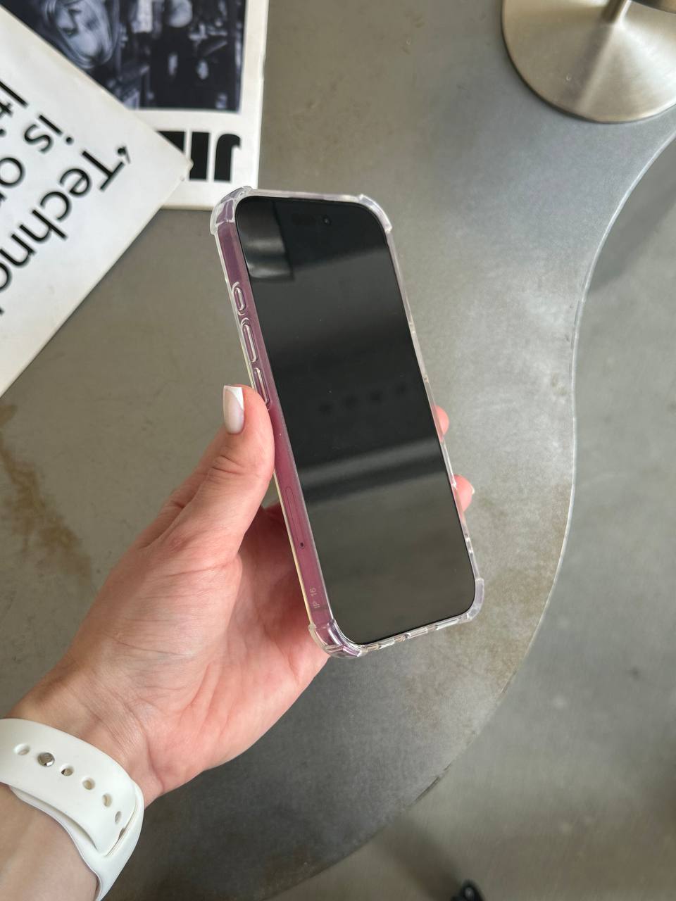 Чохол прозорий силіконовий з посиленими кутами відкрита камера на iPhone 16
