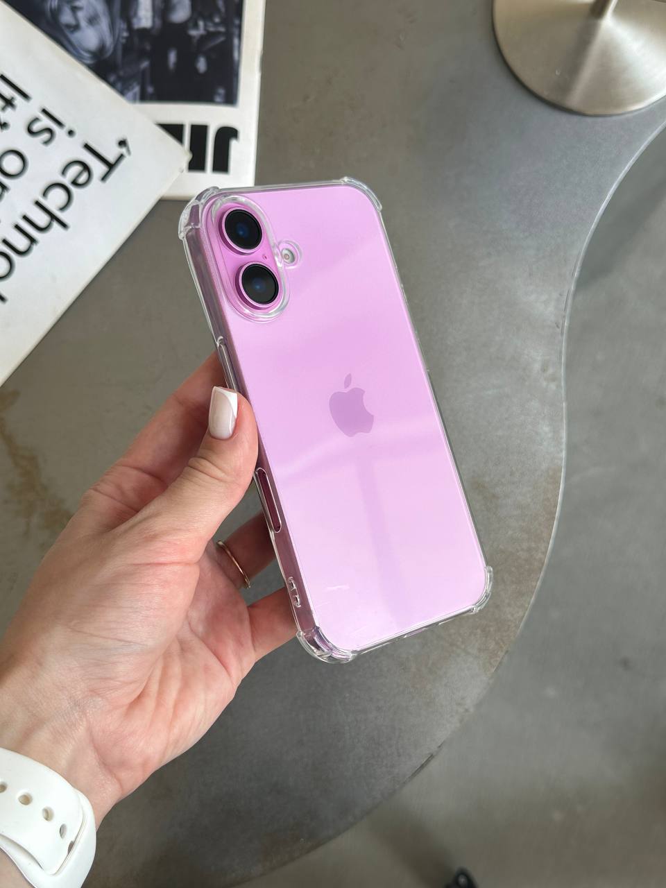 Чохол прозорий силіконовий з посиленими кутами відкрита камера на iPhone 16