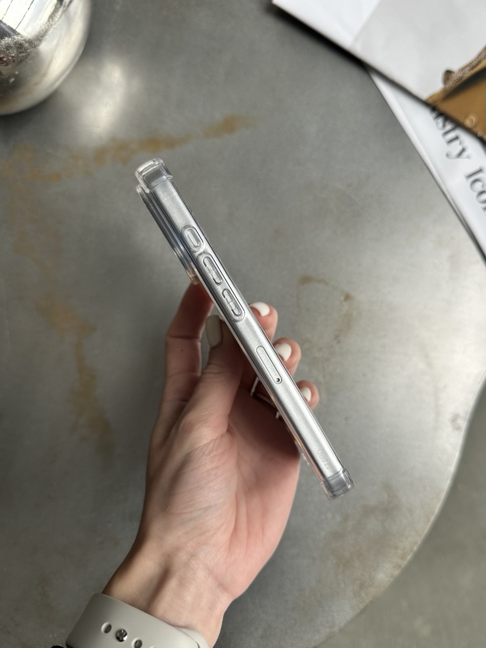 Чохол прозорий силіконовий з посиленими кутами відкрита камера на iPhone 17 Pro
