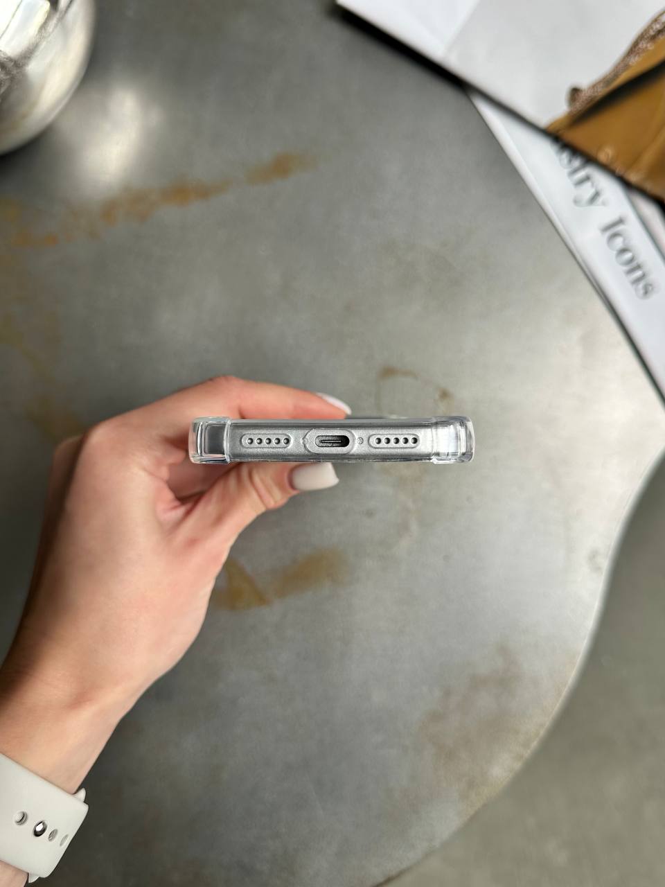 Чохол прозорий силіконовий з посиленими кутами відкрита камера на iPhone 17 Pro