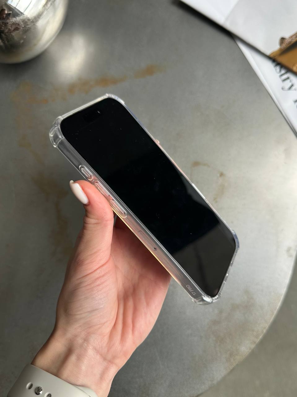 Чохол прозорий силіконовий з посиленими кутами відкрита камера на iPhone 17 Pro