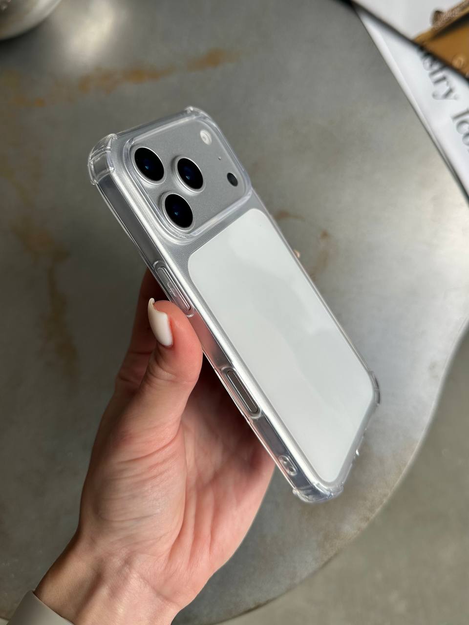Чохол прозорий силіконовий з посиленими кутами відкрита камера на iPhone 17 Pro