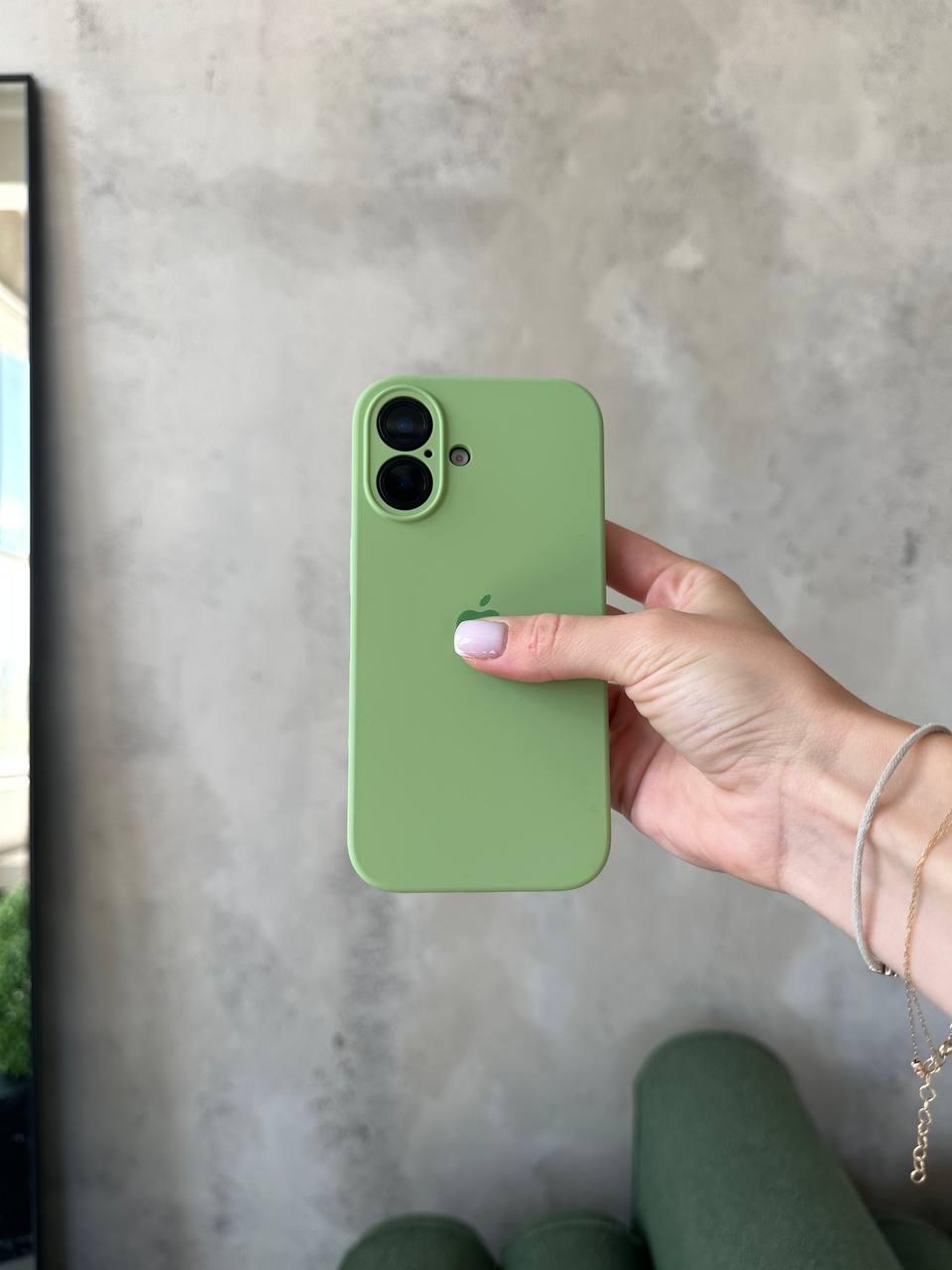 Чехол Silicone case с закрытой камерой для iPhone 16+ Mint Gum #01