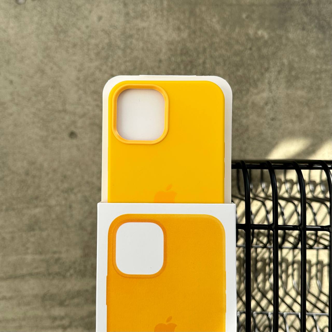 Чехол Silicone case с Magsafe на iPhone 12 / 12 Pro Sunflower (13)