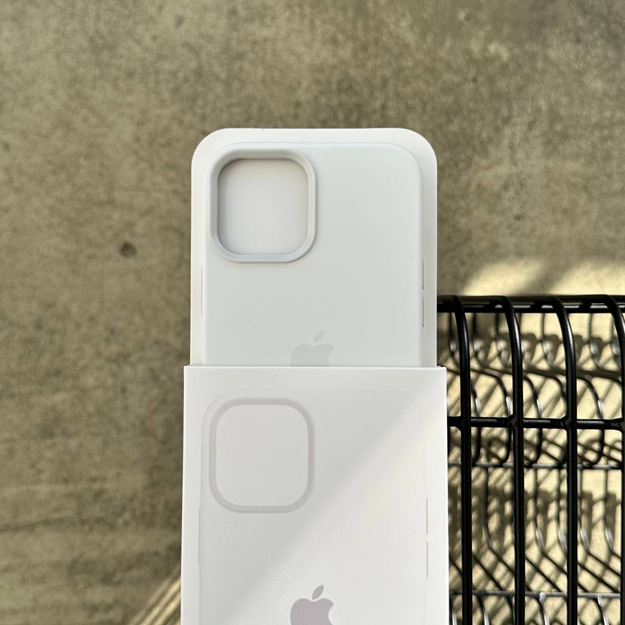Чехол Silicone case с Magsafe на iPhone 12 / 12 Pro White (03)