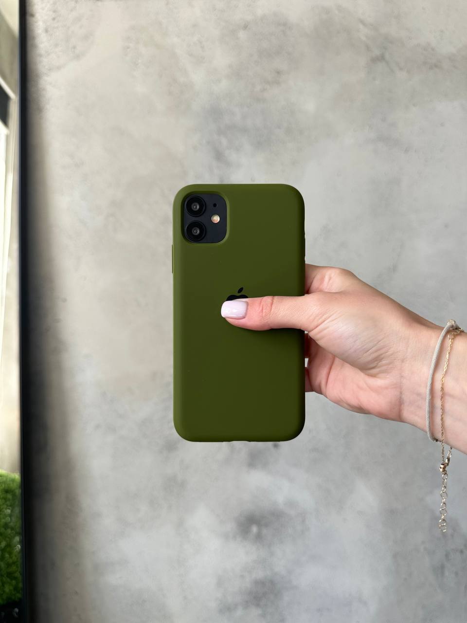Чехол Silicone case с открытой камерой на iPhone 11 Army Green (11)