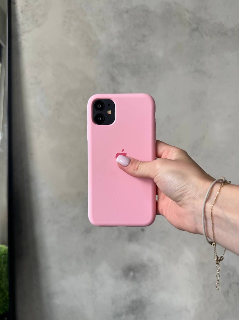 Чехол Silicone case с открытой камерой на iPhone 11 Baby Pink (06)