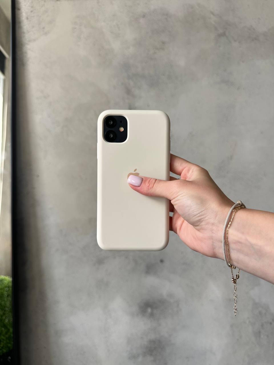 Чехол Silicone case с открытой камерой на iPhone 11 Beige (16)