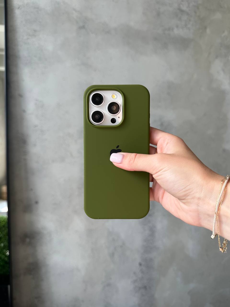 Чехол Silicone case с открытой камерой на iPhone 12 / 12 Pro Army Green (11)