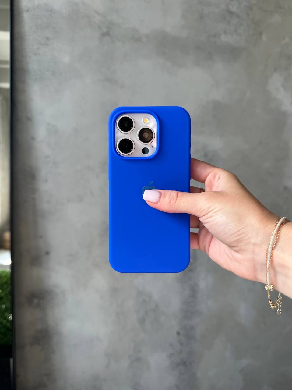 Чехол Silicone case с открытой камерой на iPhone 12 / 12 Pro Electric Blue (29)