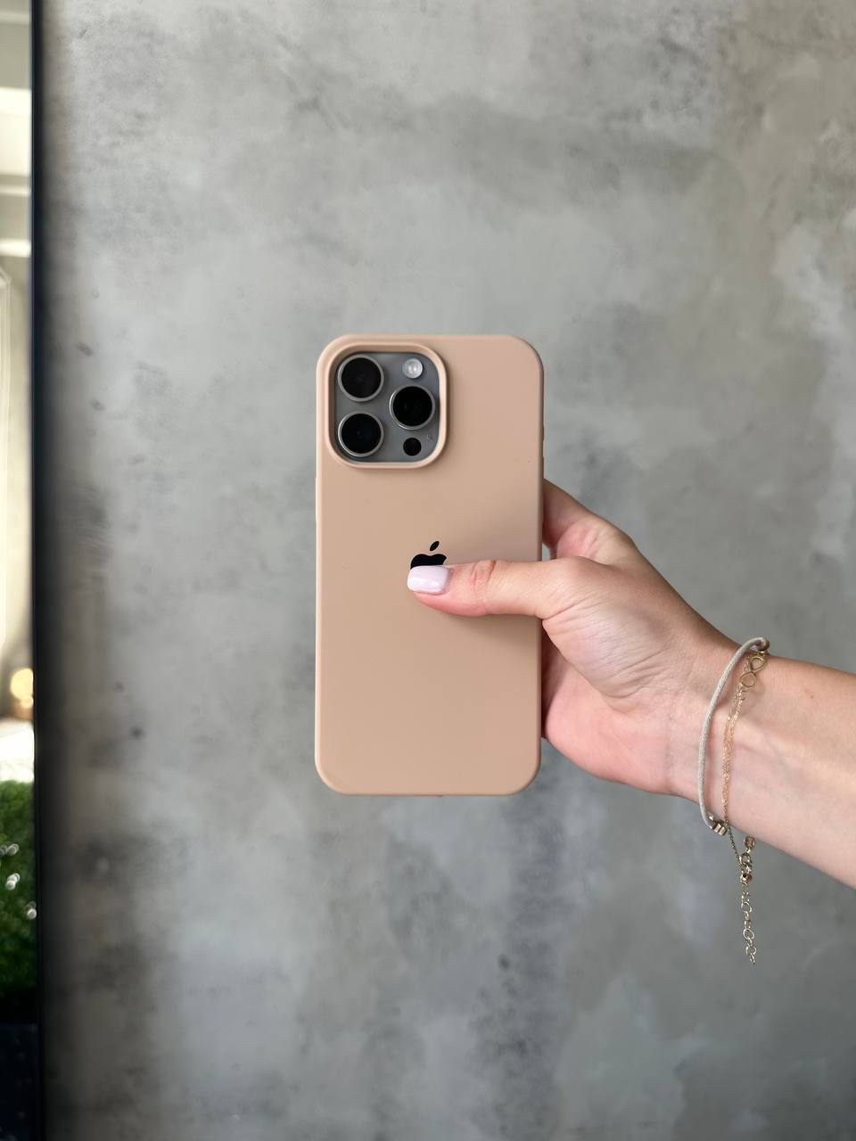 Чехол Silicone case с открытой камерой на iPhone 16 Pro Max Desert (44)