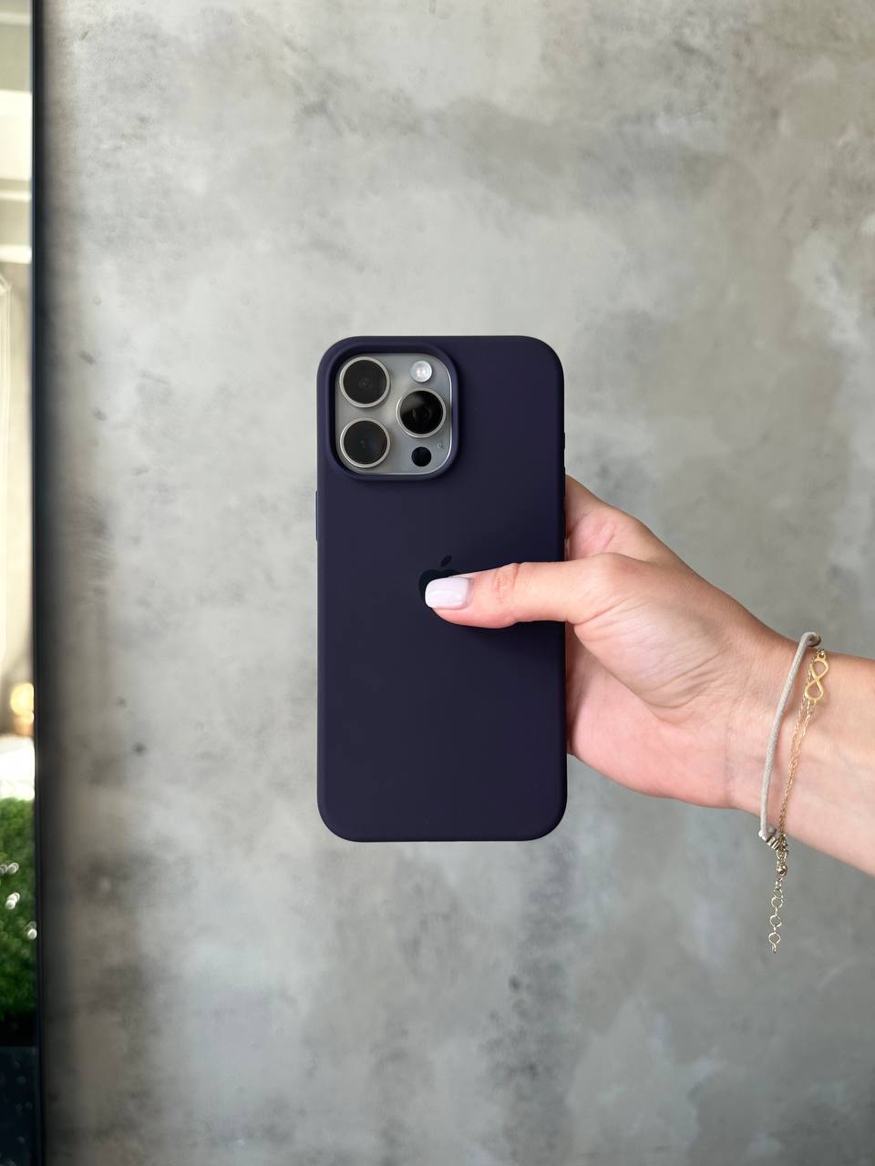 Чехол Silicone case с открытой камерой на iPhone 16 Pro Max Elderberry (32)