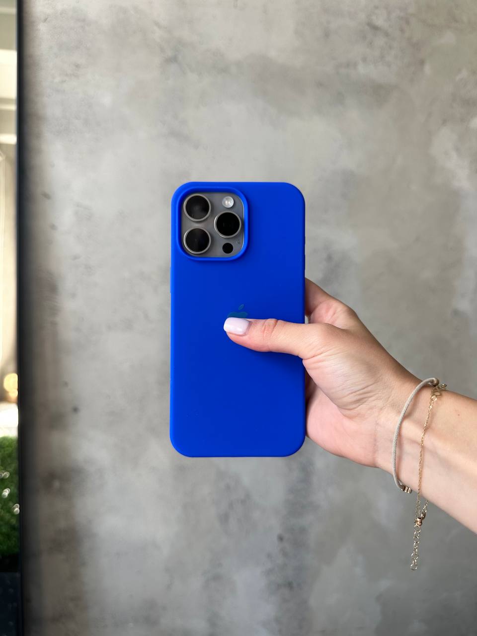 Чехол Silicone case с открытой камерой на iPhone 16 Pro Max Electric Blue (29)