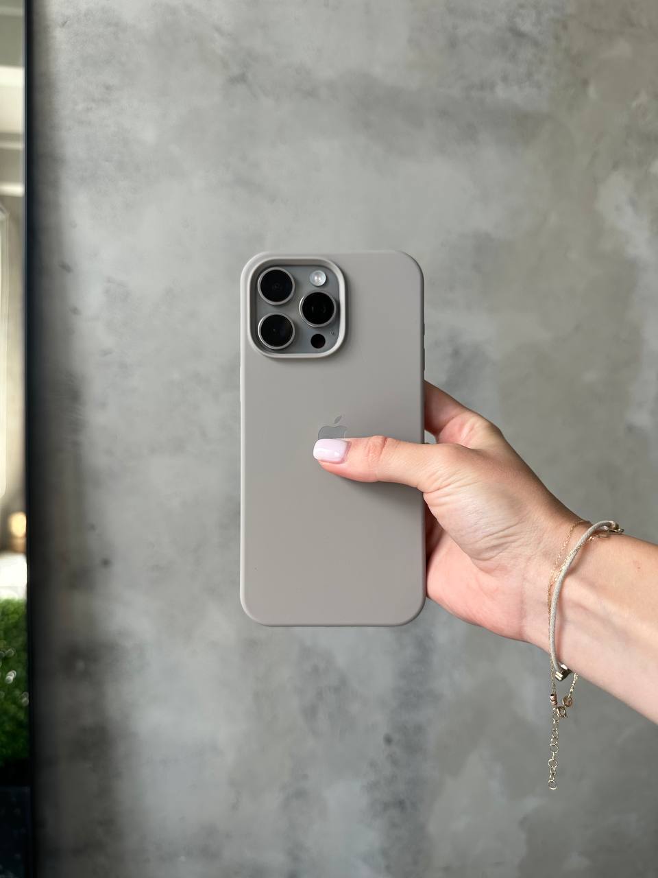 Чехол Silicone case с открытой камерой на iPhone 16 Pro Max Pebble (14)