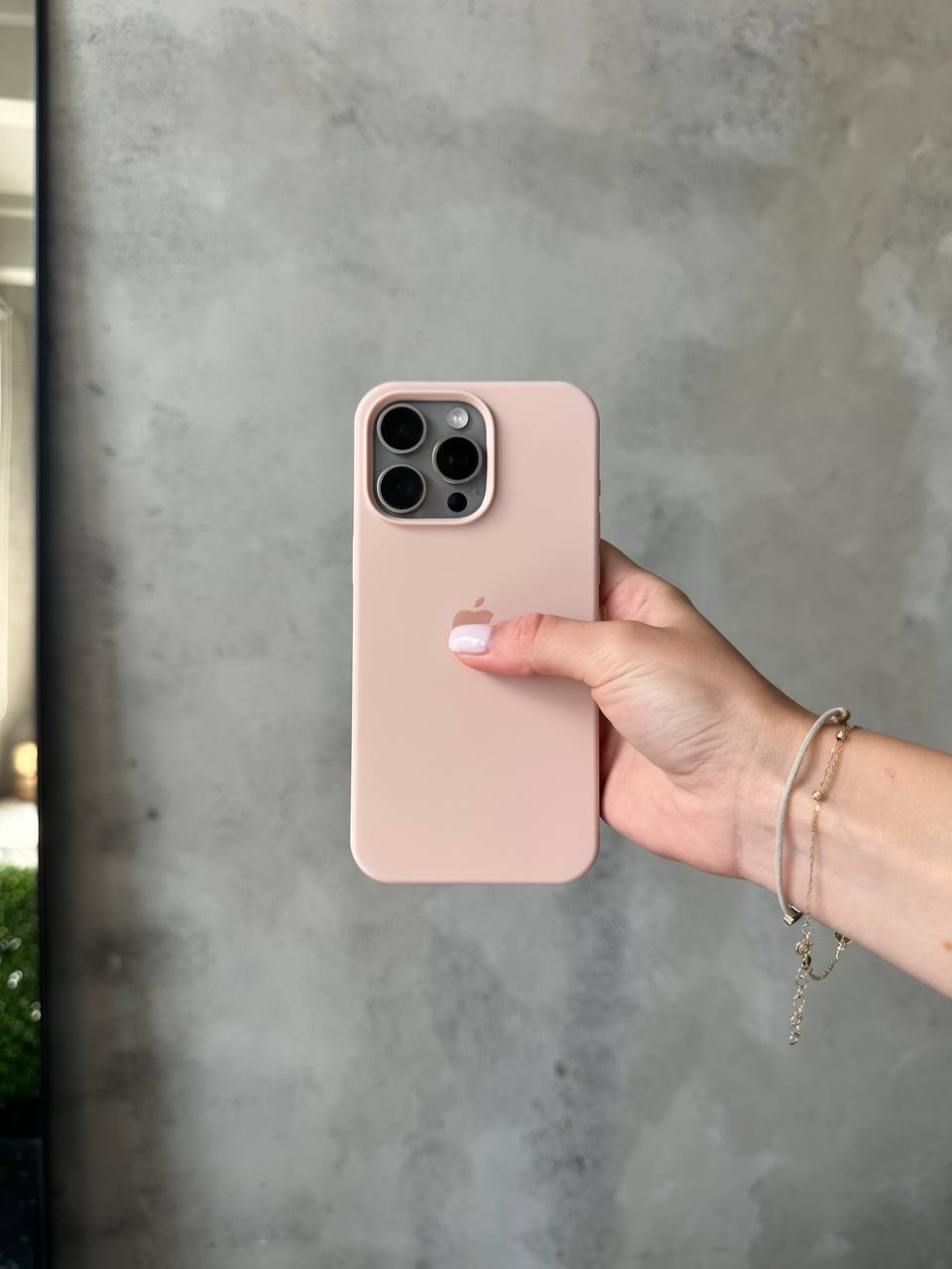 Чехол Silicone case с открытой камерой на iPhone 16 Pro Max Pink Sand (26)