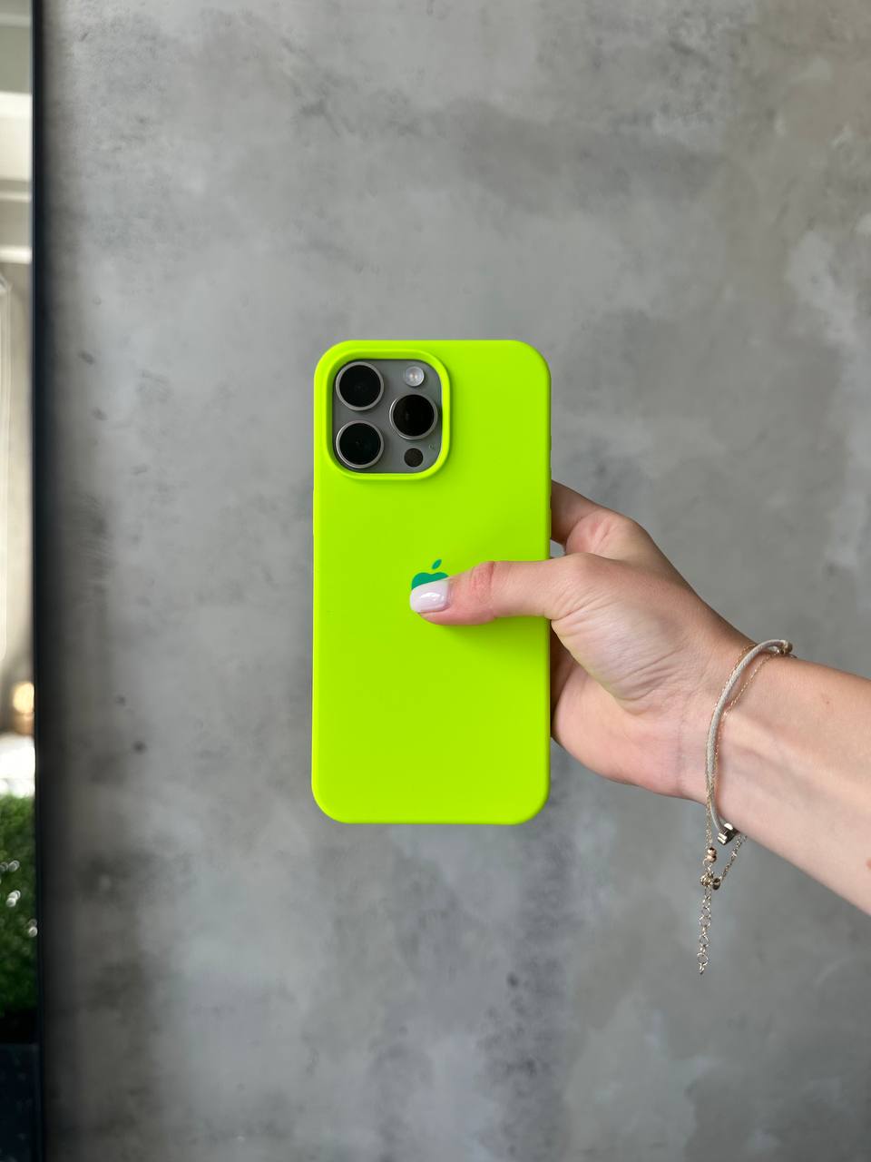 Чехол Silicone case с открытой камерой на iPhone 16 Pro Max Shiny Green (34)