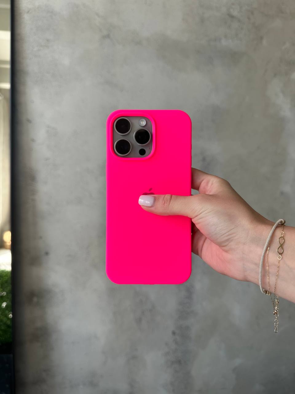Чехол Silicone case с открытой камерой на iPhone 16 Pro Max Shiny Pink (35)