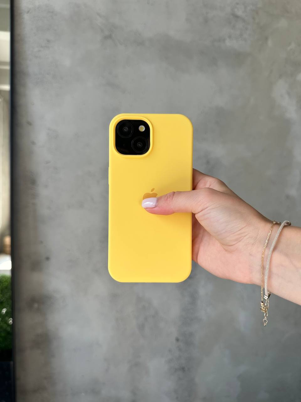 Чехол Silicone case с открытой камерой на iPhone 13 Mini Yellow (38)