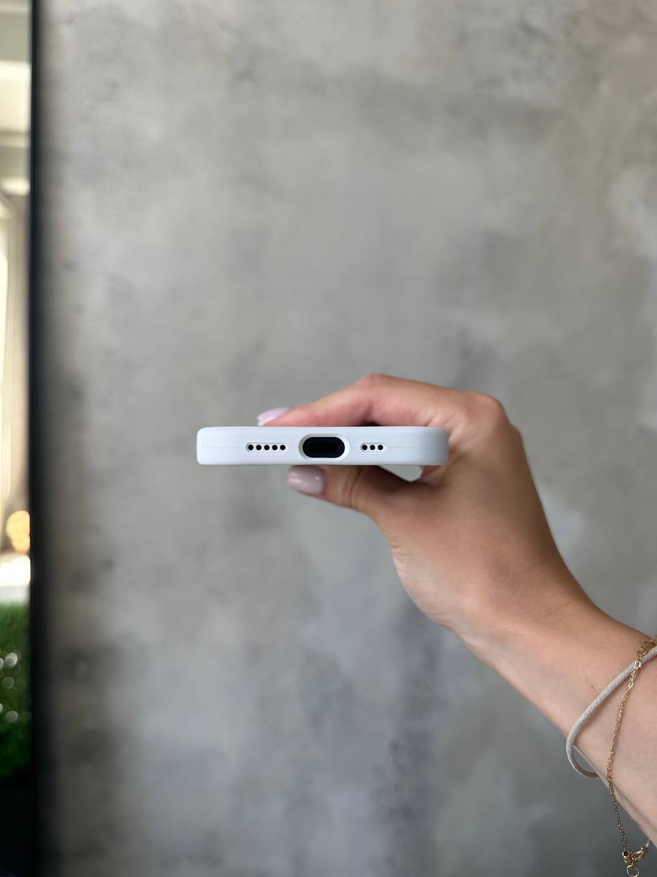 Чохол Silicone case з відкритою камерою на iPhone 16 White (03)