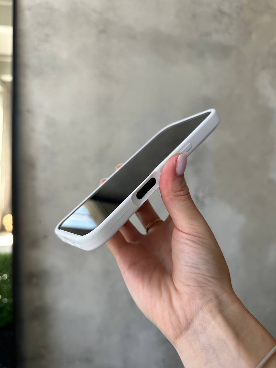 Чохол Silicone case з відкритою камерою на iPhone 16 White (03)