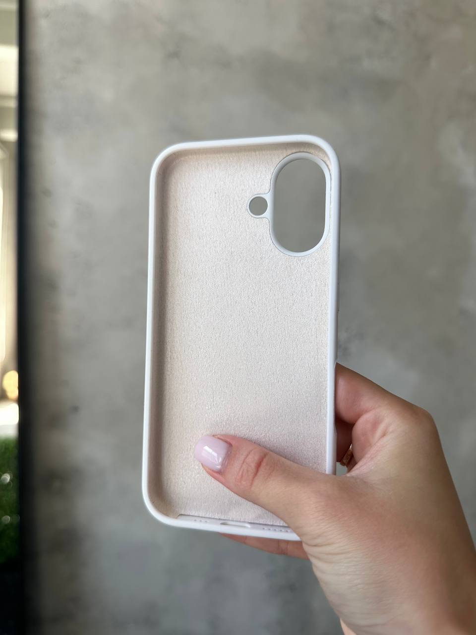 Чохол Silicone case з відкритою камерою на iPhone 16 White (03)
