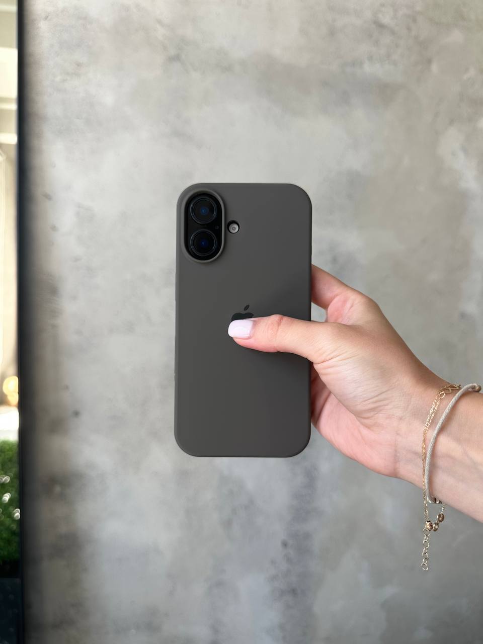 Чехол Silicone case с открытой камерой на iPhone 17 Cocoa (22)