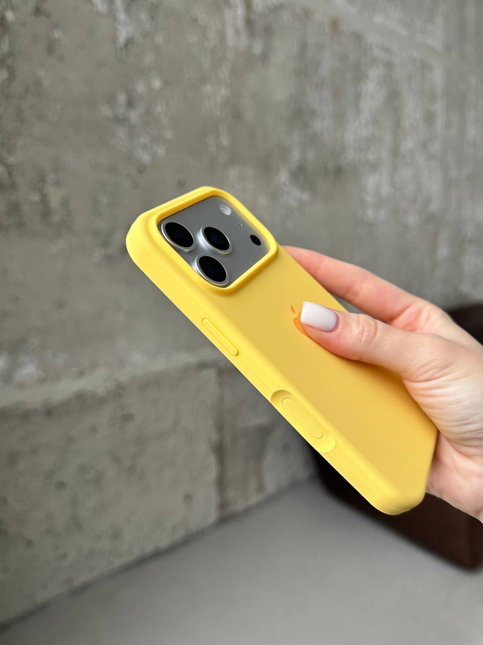 Чохол Silicone case з відкритою камерою на iPhone 17 Pro Max Yellow (38)
