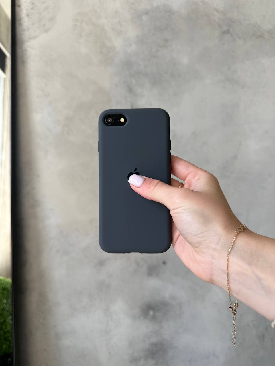 Чохол Silicone case з відкритою камерою на iPhone SE 2020 / 2022 Graphite (24)