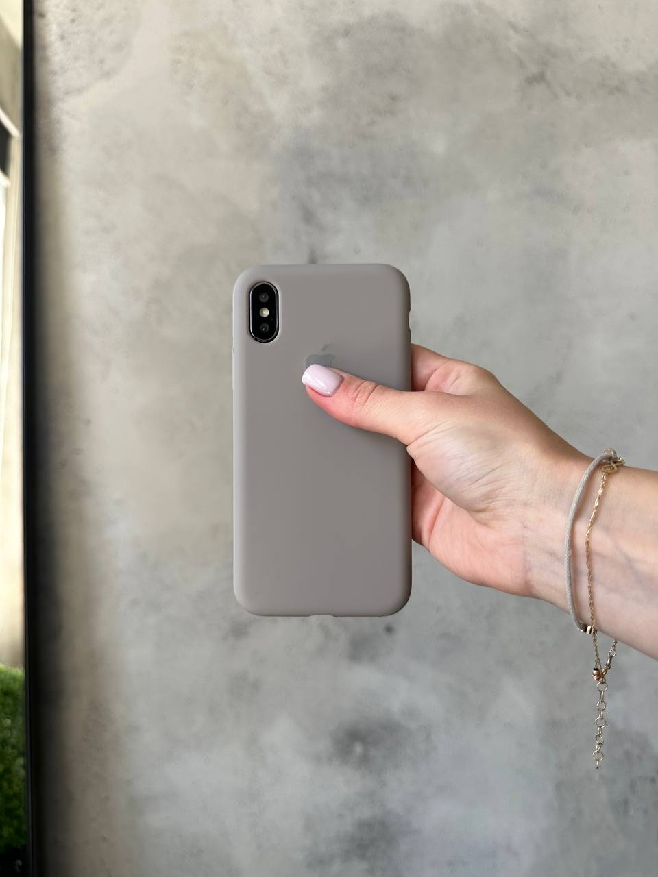 Чехол Silicone case с открытой камерой на iPhone X/XS Pebble (14)