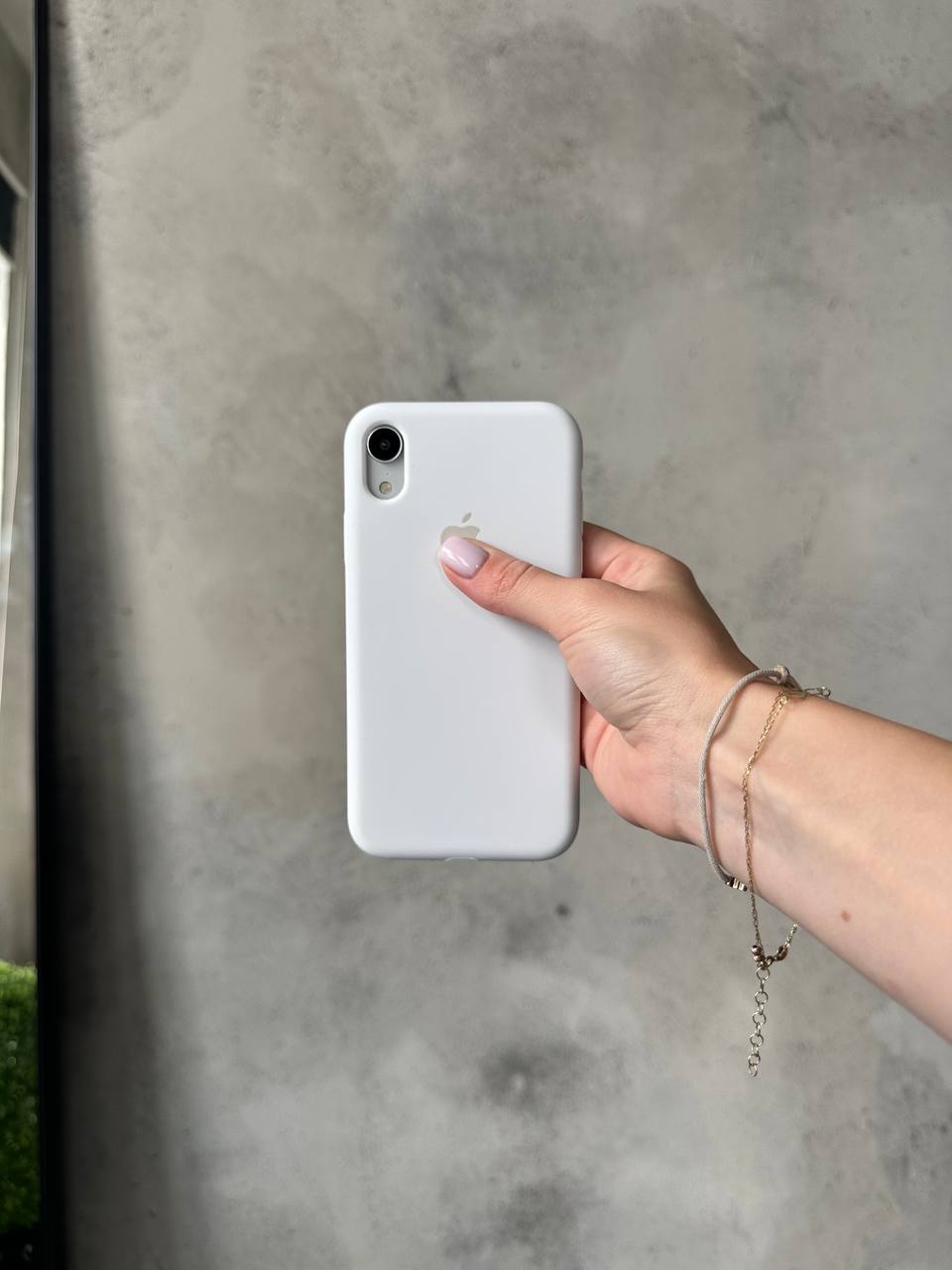 Чехол Silicone case с открытой камерой на iPhone XR White (03)