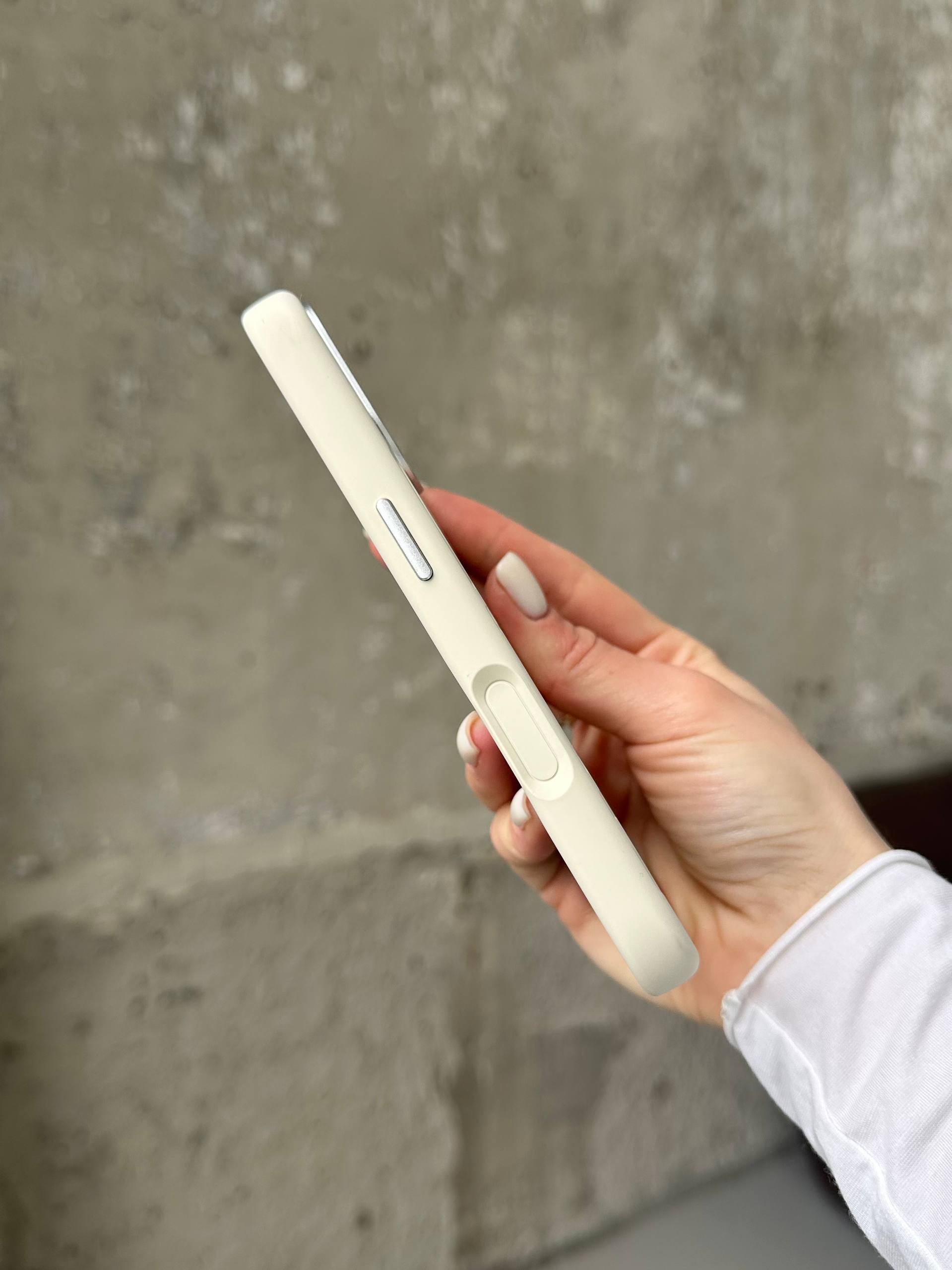 Чохол Flower Silicone Case з Magsafe на iPhone 16 Antique White (05)